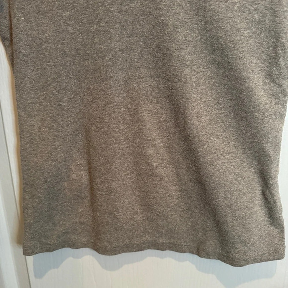 Tommy Hilfiger Women's Short Sleeve V-Neck T Shirt Size Medium Gray Preppy Y2K - Picture 4 of 10